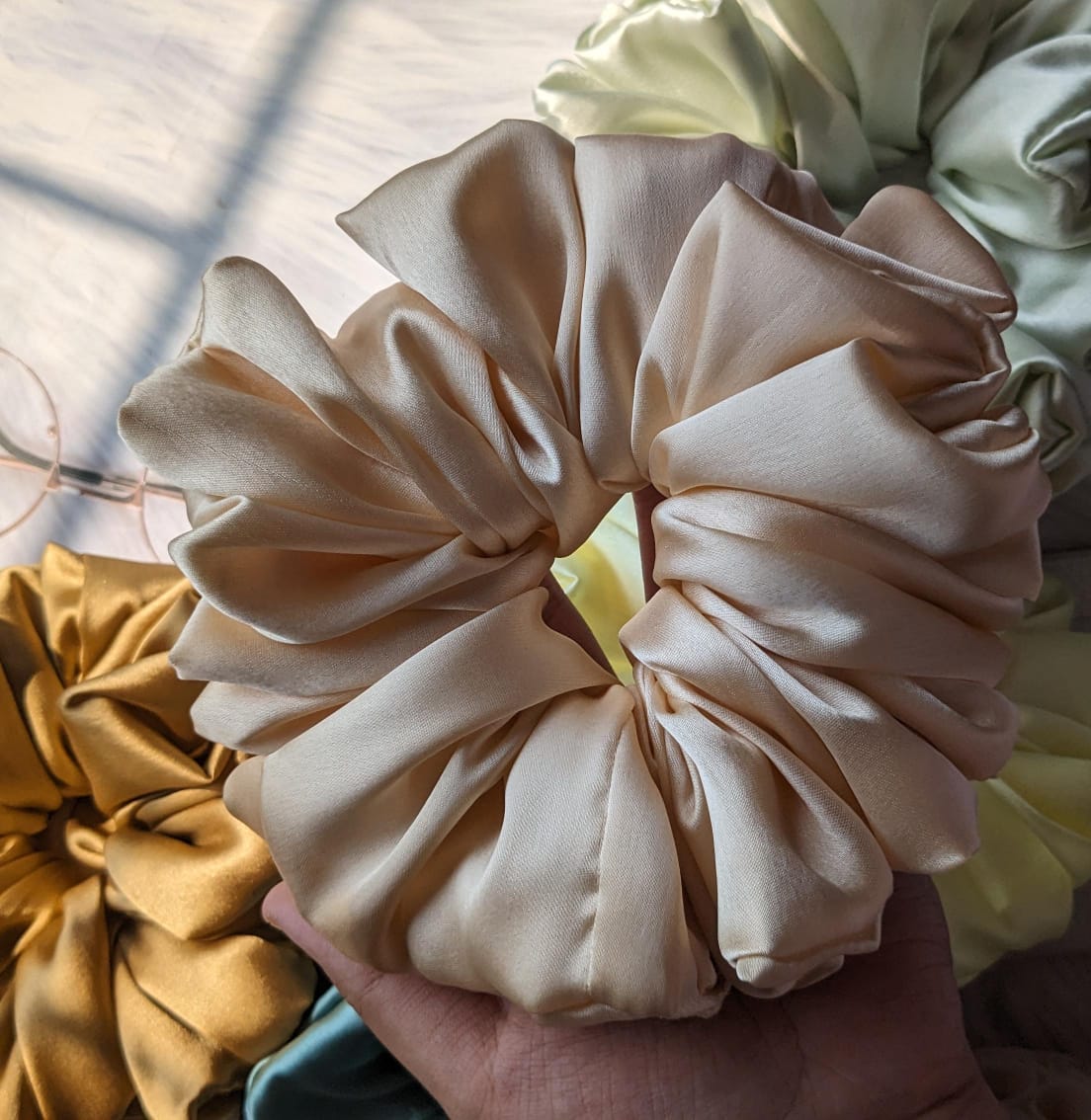 VOLUMISING XXL SCRUNCHIE