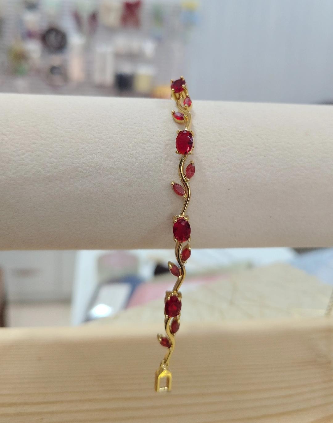 Snow white Tulip bracelet