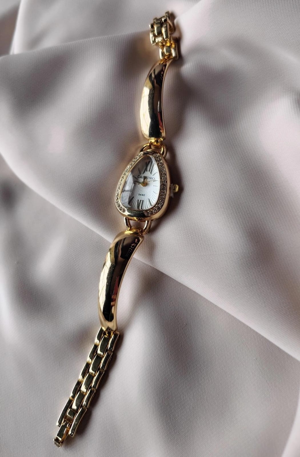 Elegance Teardrop Bracelet Watch