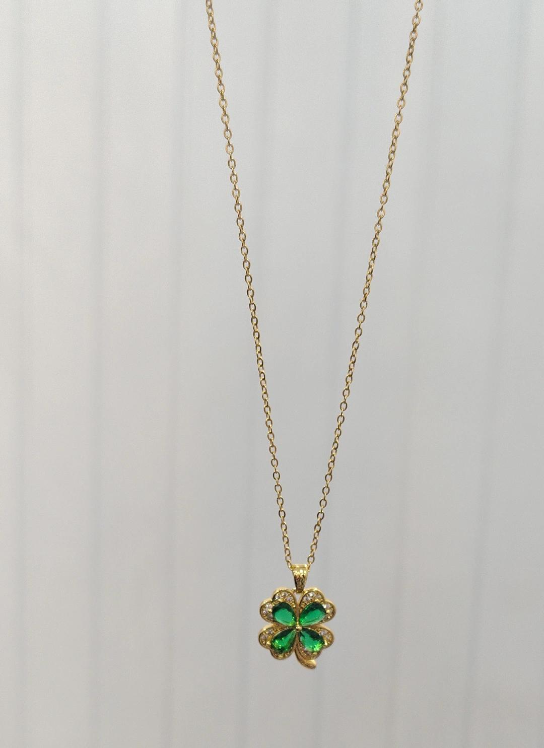 Green clover Neckchain