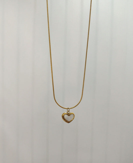 Anti tarnish neckchain - white heart