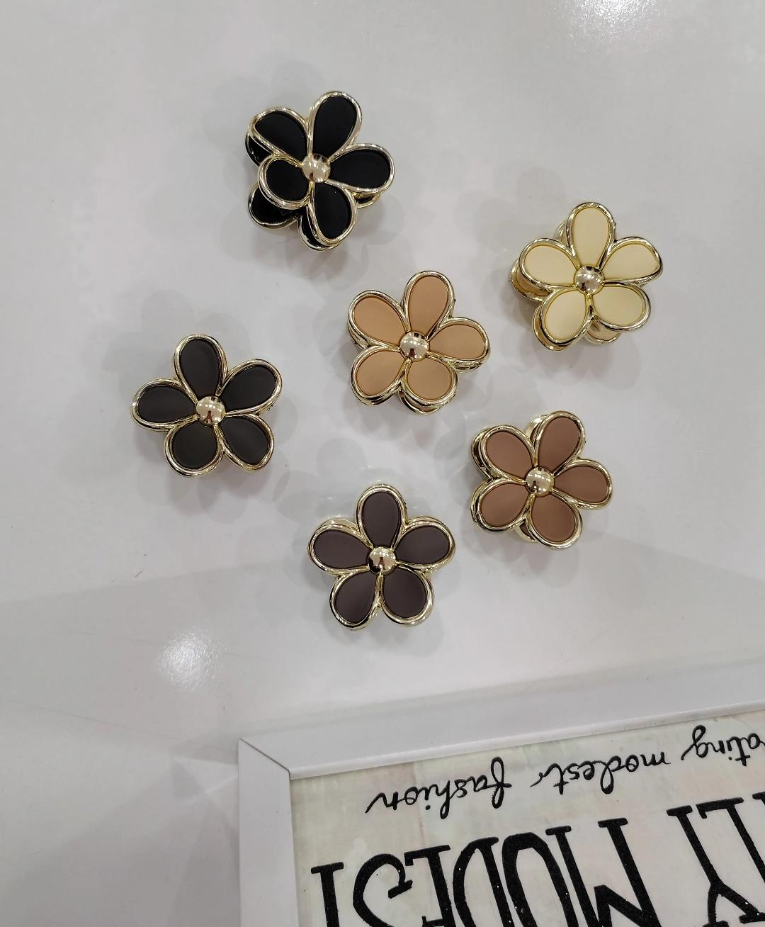 Daisy claw clip