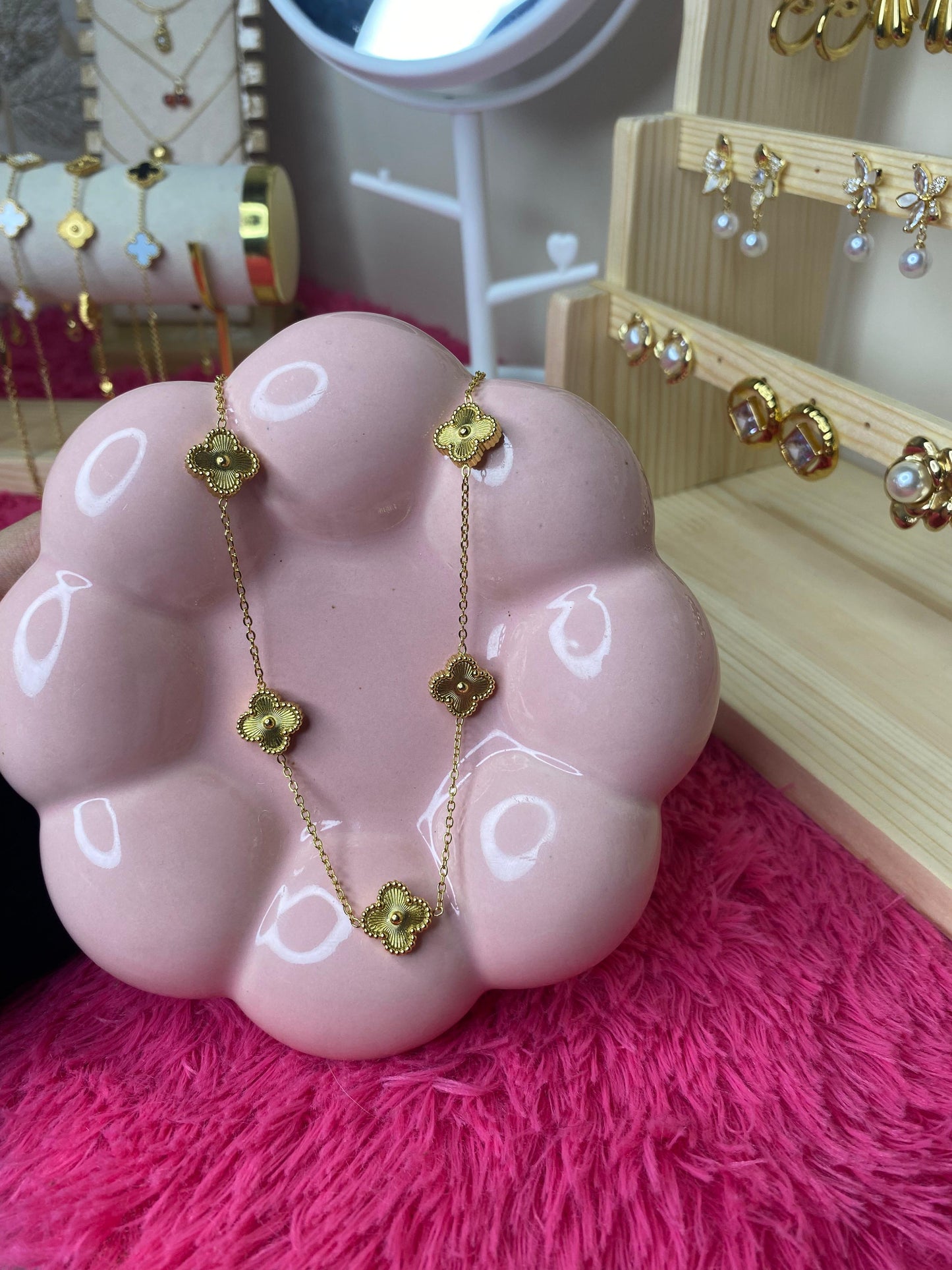 Clover Bracelet - Gold shade